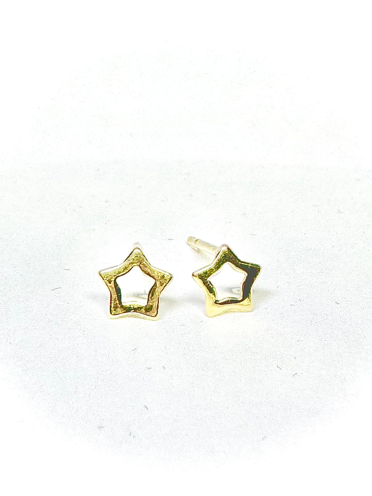 Hollow star stud