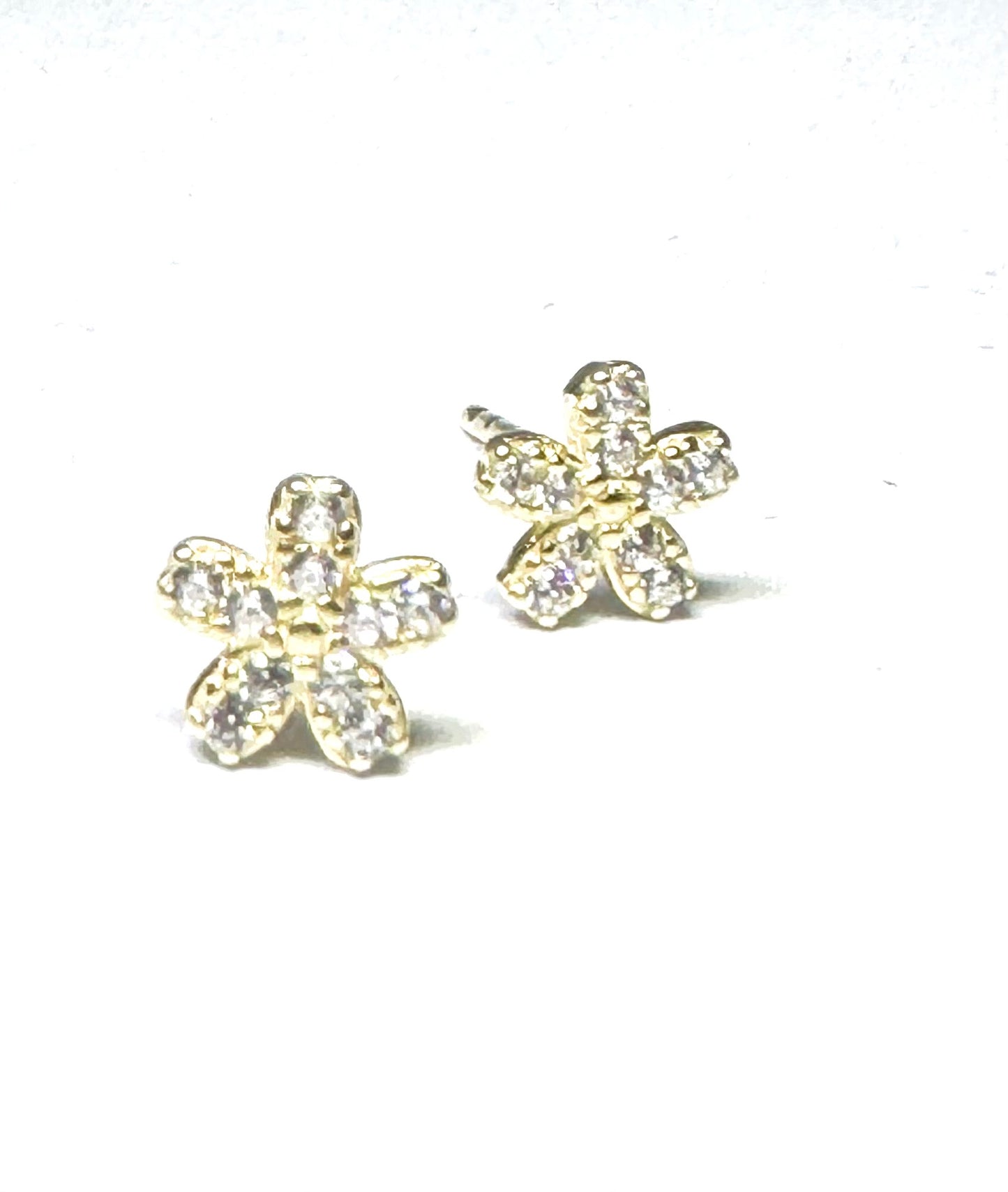 Daisy flower studs