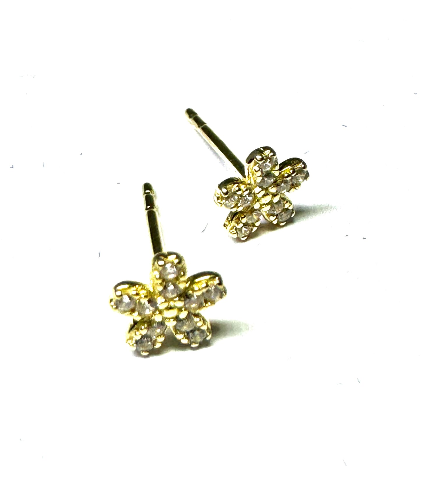 Daisy flower studs