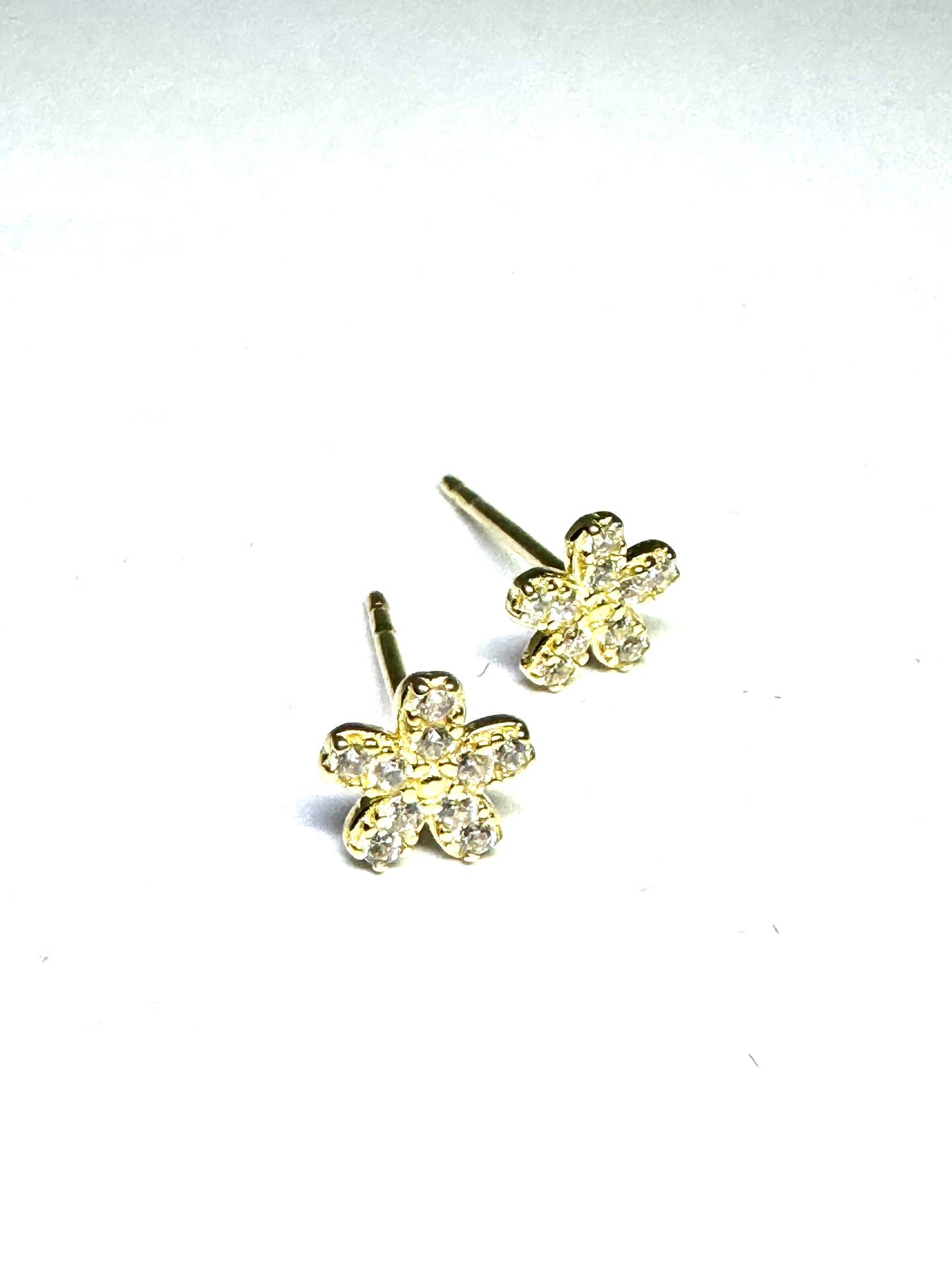 Daisy flower studs